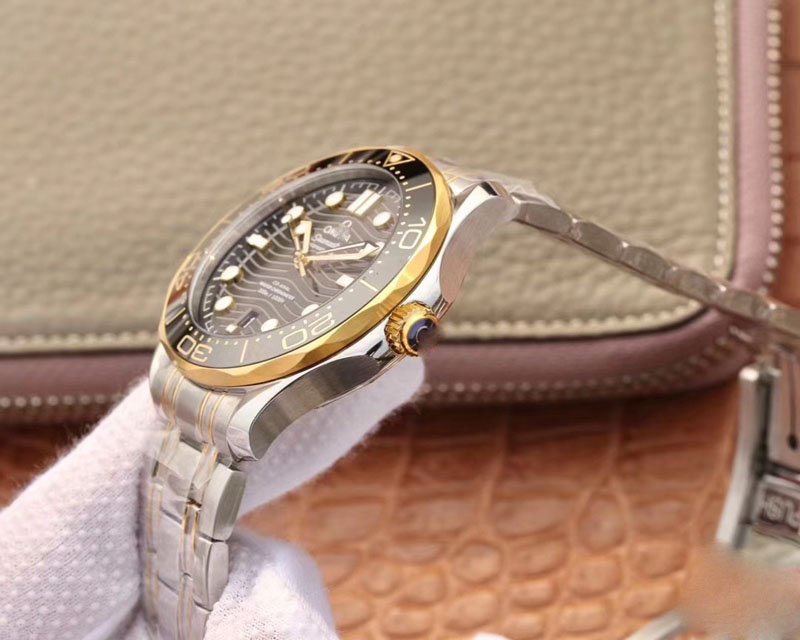 REPLICA OMEGA SEAMASTER DIVER 300M 210.20.42.20.01.002 VS FACTORY BLACK DIAL - 图片 4